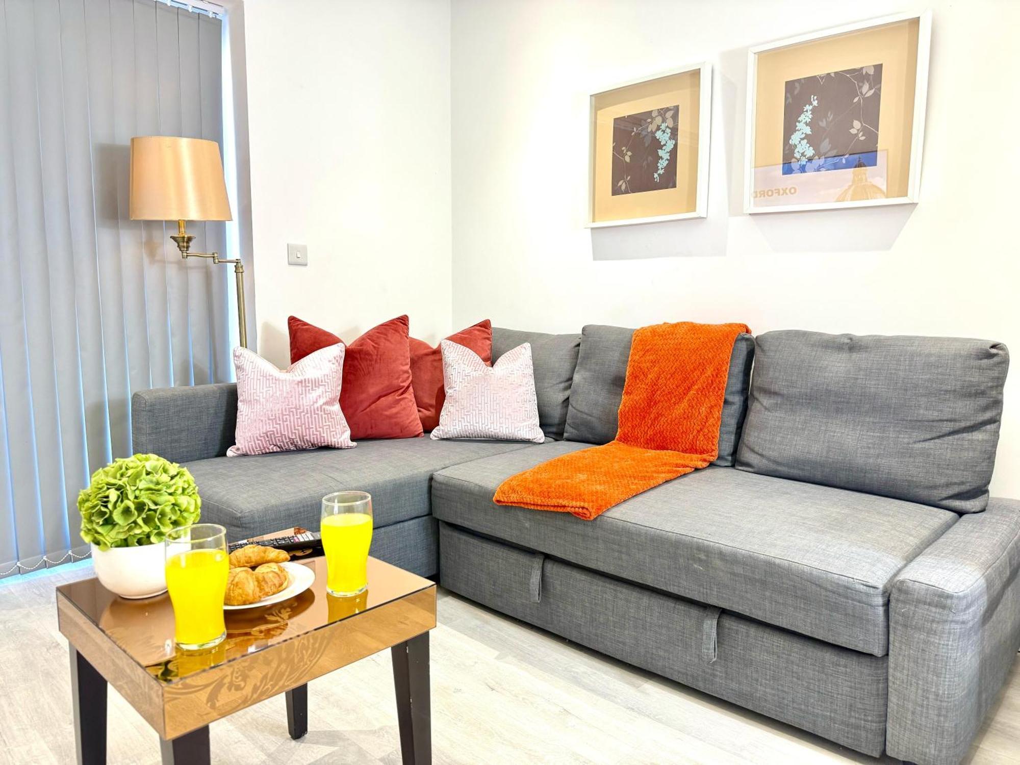 Hazel 1-Bedroom Cousy Flat, Parking, Wifi, Prime Location, Close To Blenheim Palace & Oxford Kidlington Exterior foto