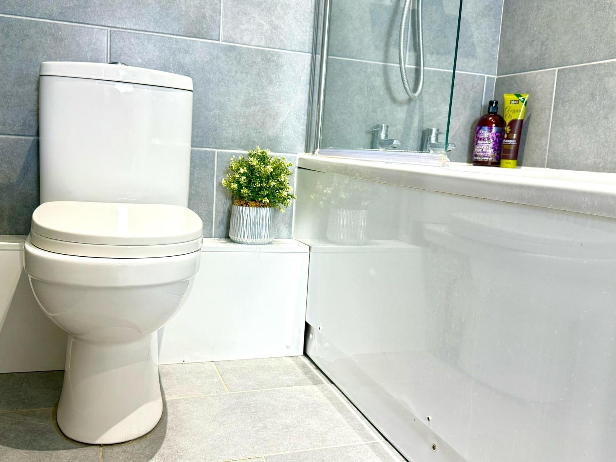 Hazel 1-Bedroom Cousy Flat, Parking, Wifi, Prime Location, Close To Blenheim Palace & Oxford Kidlington Exterior foto